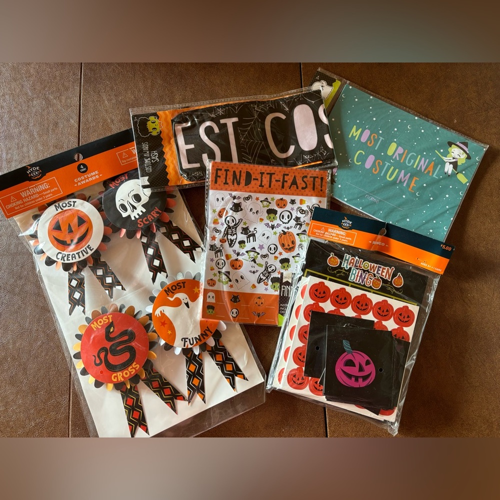 NWT Halloween Party Bundle-Costume Awards + 2 Games (Bingo+Find It Fast) for 24